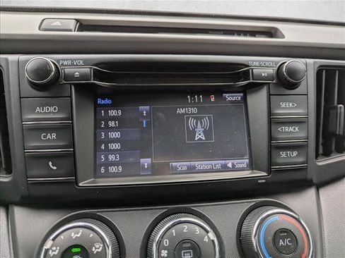 Used 2018 Toyota RAV4 LE image 17