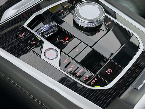 New 2026 BMW X6 xDrive40i w/ Executive Package image 17