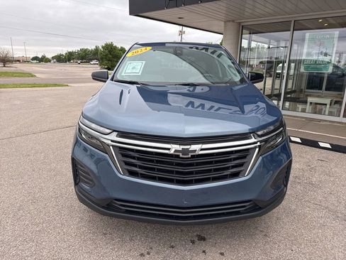 Used 2024 Chevrolet Equinox LS w/ LS Convenience Package FWD image 2