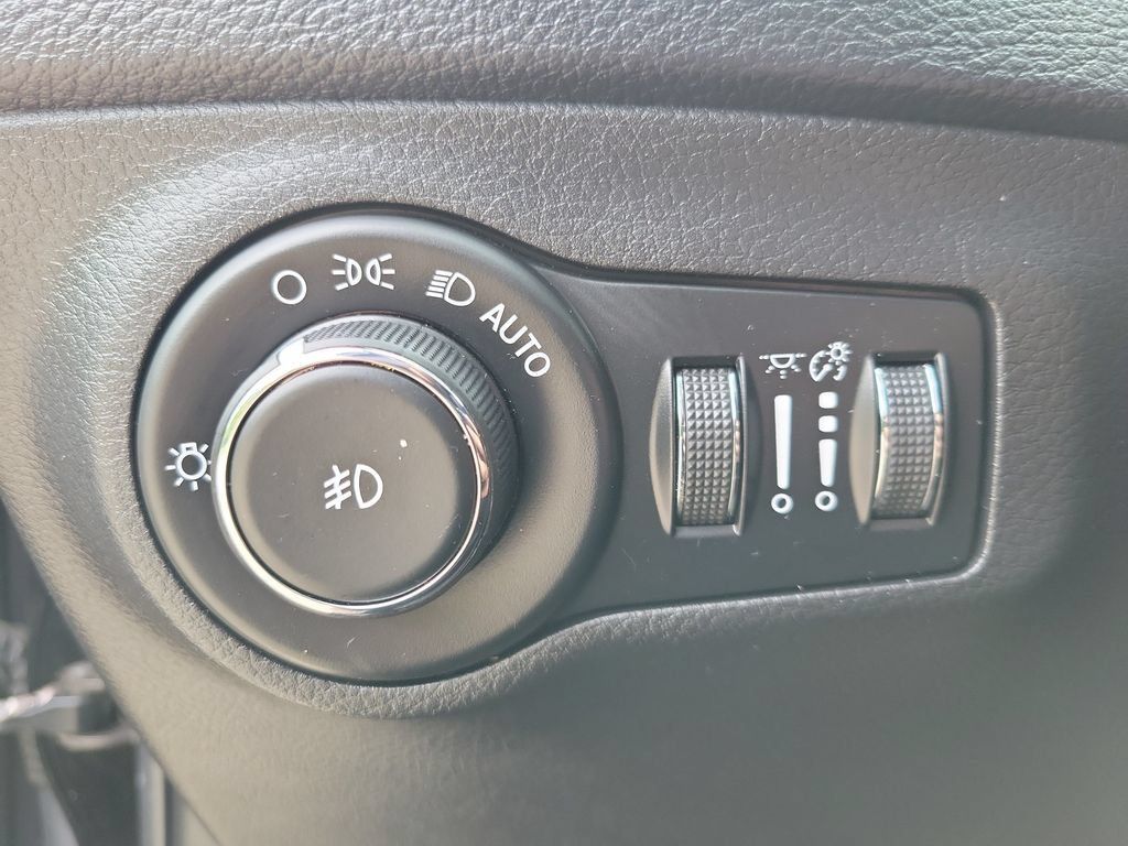 Used 2018 Jeep Compass Trailhawk w/ Leather Interior Group AWD/4WD image 22
