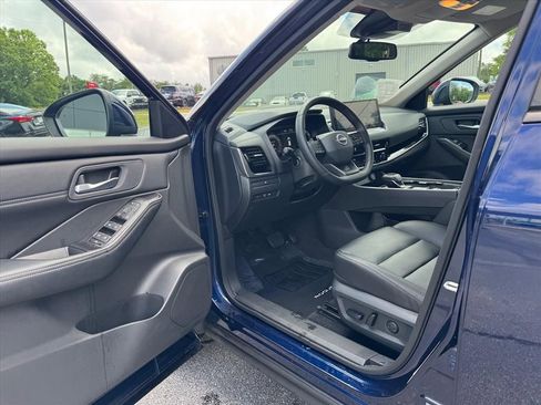 Certified 2026 Nissan Rogue SL FWD image 14