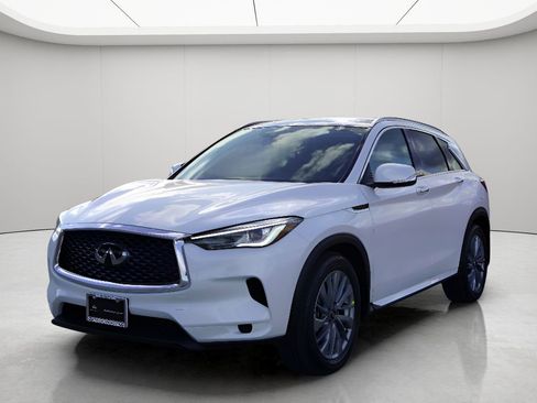 New 2025 INFINITI QX50 Luxe image 3
