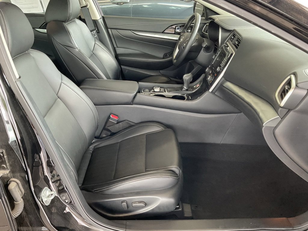 Used 2023 Nissan Maxima SV w/ Floor Mat Group FWD image 18