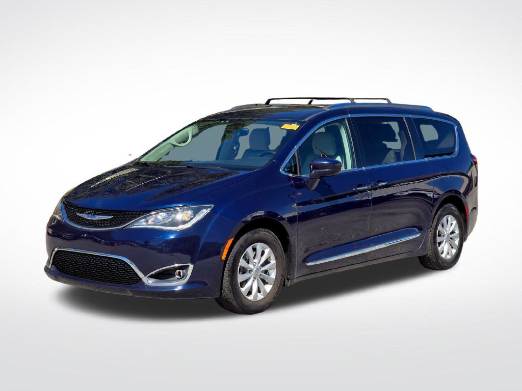 Used 2018 Chrysler Pacifica Touring-L Plus FWD image 2