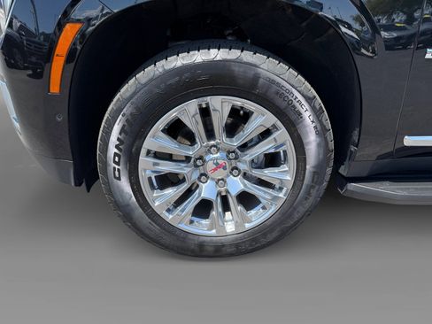 Used 2025 GMC Yukon XL Denali AWD/4WD image 9