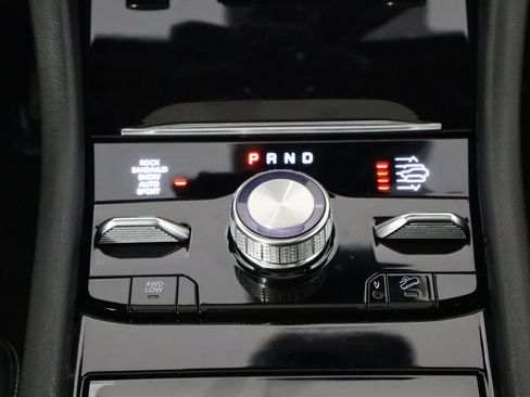 Used 2023 Jeep Grand Cherokee Overland w/ Luxury Tech Group IV AWD/4WD image 32