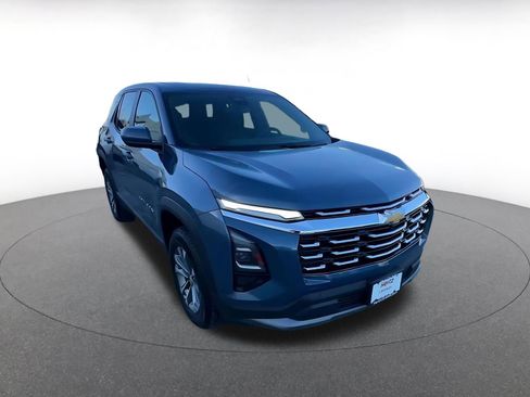 Used 2025 Chevrolet Equinox LT image 3