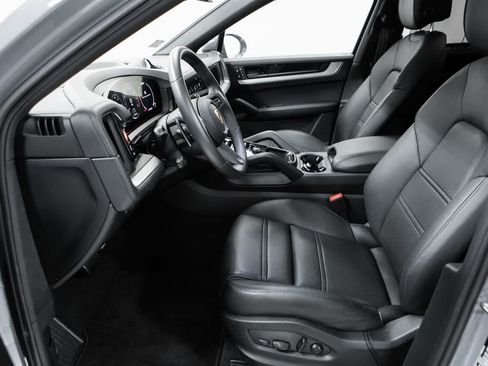 Certified 2025 Porsche Cayenne S AWD/4WD image 22