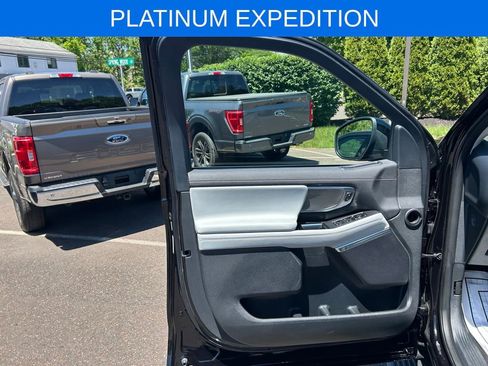 Certified 2025 Ford Expedition Platinum w/ Driver's Package AWD/4WD image 10