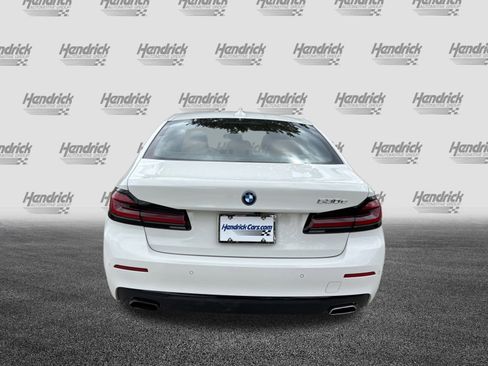 Used 2023 BMW 530e w/ Premium Package image 9