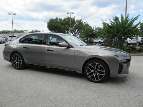 Used 2023 BMW 740i RWD image 2