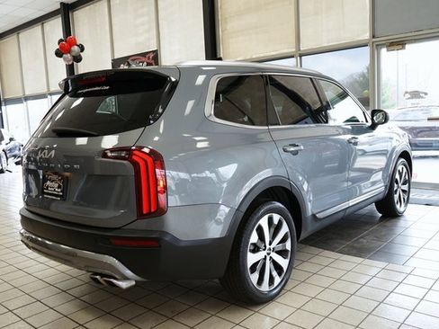 Used 2022 Kia Telluride EX w/ EX Premium Package image 18