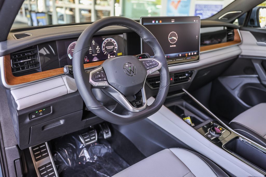New 2026 Volkswagen Tiguan SEL R-Line AWD/4WD image 6