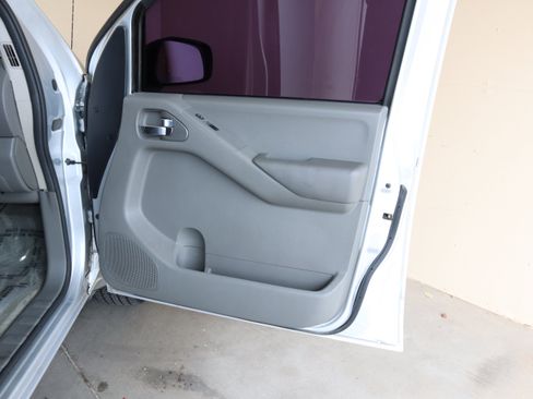 Used 2014 Nissan Frontier SV w/ SV Value Truck Package AWD/4WD image 42
