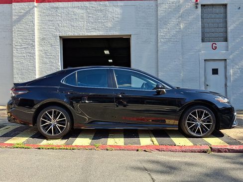 Used 2024 Toyota Camry SE FWD image 7