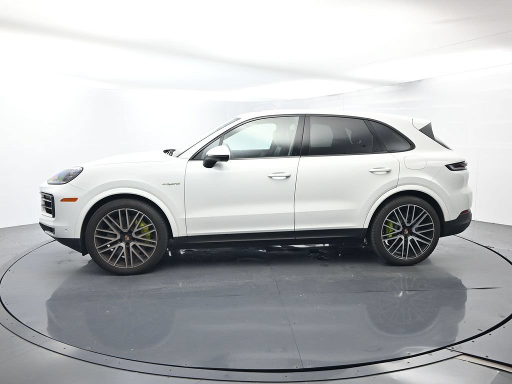 Certified 2025 Porsche Cayenne S AWD/4WD image 2