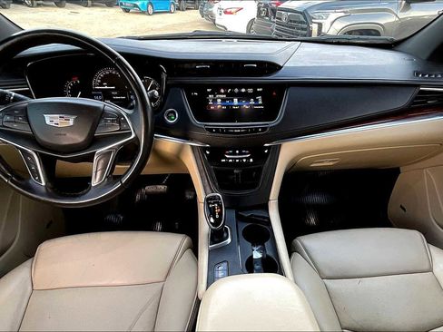 Used 2018 Cadillac XT5 Luxury w/ Driver Awareness Package image 23