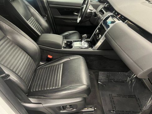 Used 2020 Land Rover Discovery Sport SE image 14