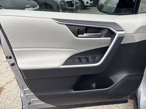Used 2025 Toyota RAV4 XLE image 11