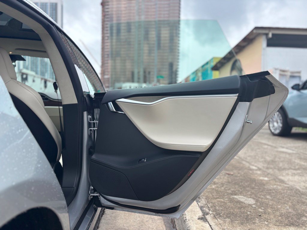 Used 2017 Tesla Model S 75 RWD image 17