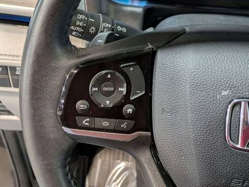 Used 2023 Honda Odyssey Touring image 17