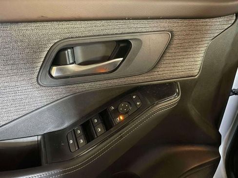 Used 2023 Nissan Rogue SV AWD/4WD image 17