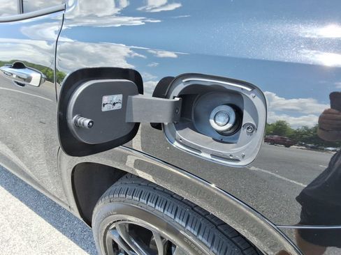 Certified 2025 Chevrolet Traverse High Country FWD image 12