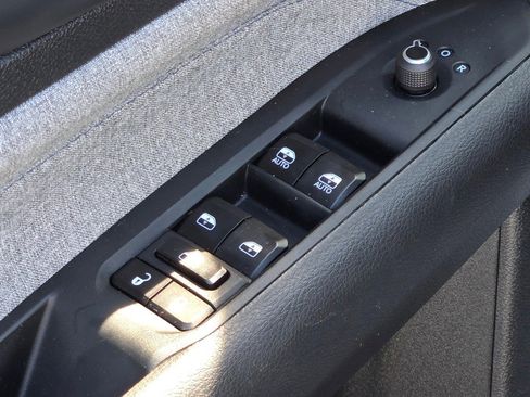 Used 2025 Jeep Compass Latitude image 20