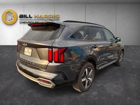Used 2022 Kia Sorento S w/ Panoramic Sunroof Package FWD image 5