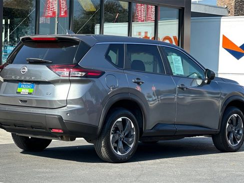Used 2024 Nissan Rogue SV image 6