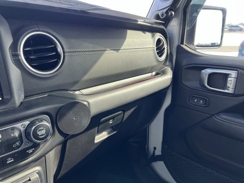 Used 2022 Jeep Wrangler Unlimited Sahara w/ LED Lighting Group image 21