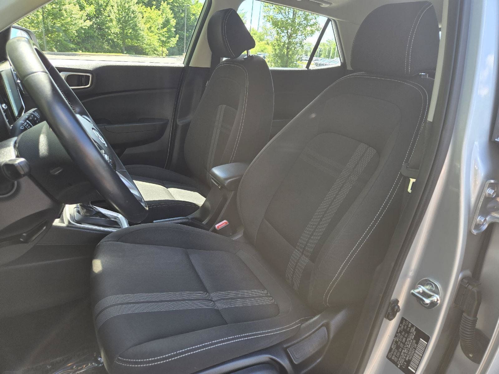 Used 2023 Hyundai Venue SEL FWD image 12