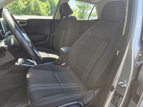 Used 2023 Hyundai Venue SEL FWD image 12