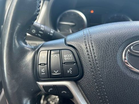Used 2018 Toyota Highlander Limited AWD/4WD image 16
