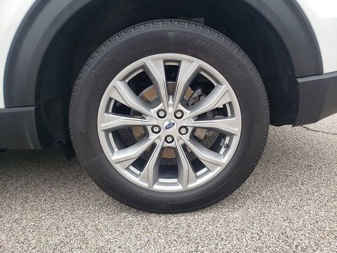 Used 2023 Ford Explorer XLT w/ Equipment Group 202A AWD/4WD image 15