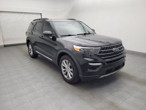 Used 2020 Ford Explorer XLT w/ Equipment Group 202A AWD/4WD image 13