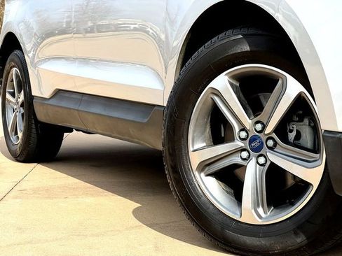 Certified 2019 Ford Edge SEL w/ Equipment Group 201A image 6