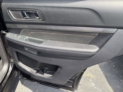Used 2019 Ford Explorer XLT w/ XLT Sport Appearance Package AWD/4WD image 34