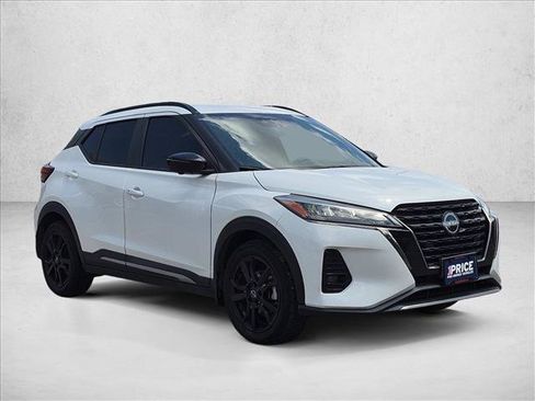 Used 2024 Nissan Kicks SR w/ SR Premium Package FWD image 3