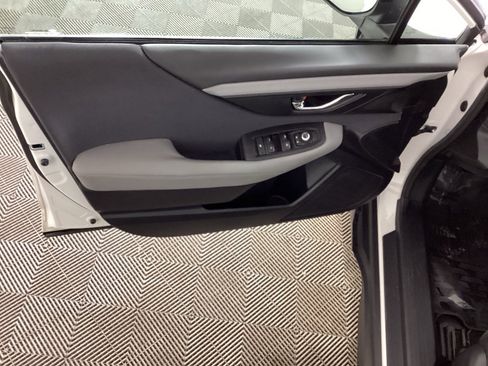 Used 2020 Subaru Outback Premium image 15