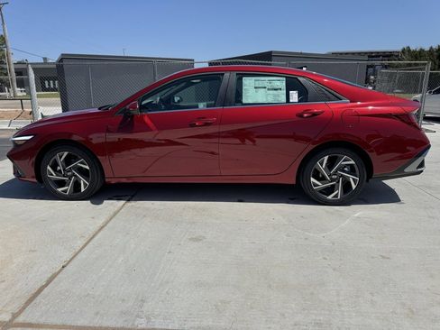 New 2025 Hyundai Elantra SEL image 8