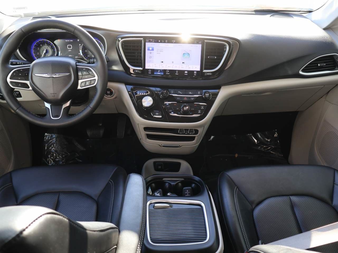 Used 2024 Chrysler Pacifica Touring-L FWD image 13
