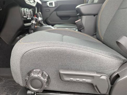 New 2025 Jeep Gladiator Sport image 12