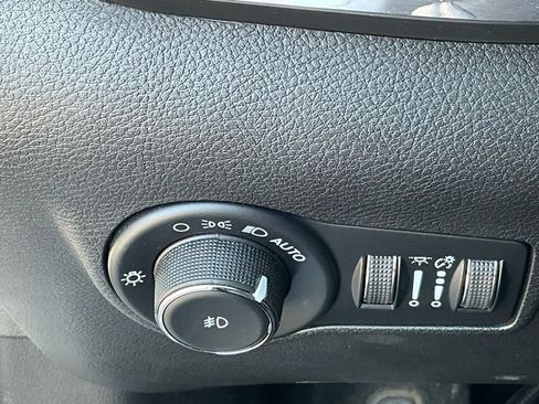 Used 2022 Jeep Compass Limited w/ Sun and Sound Group AWD/4WD image 17