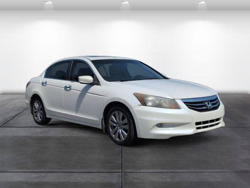 Used 2011 Honda Accord EX-L image 2
