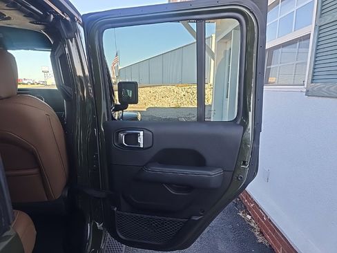 Used 2023 Jeep Wrangler Unlimited Sahara w/ Cold Weather Group image 19