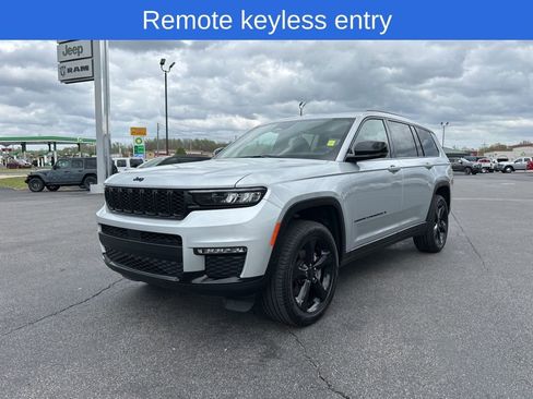 Used 2025 Jeep Grand Cherokee L Limited w/ Black Appearance Package AWD/4WD image 8