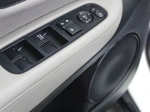 Used 2016 Honda HR-V LX image 22