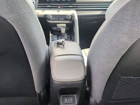 Used 2024 Hyundai Elantra Limited FWD image 35