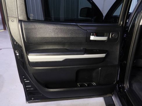 Used 2019 Toyota Tundra SR5 w/ SR5 Upgrade Package image 32